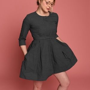 Women's Gap dress size 2. black and white